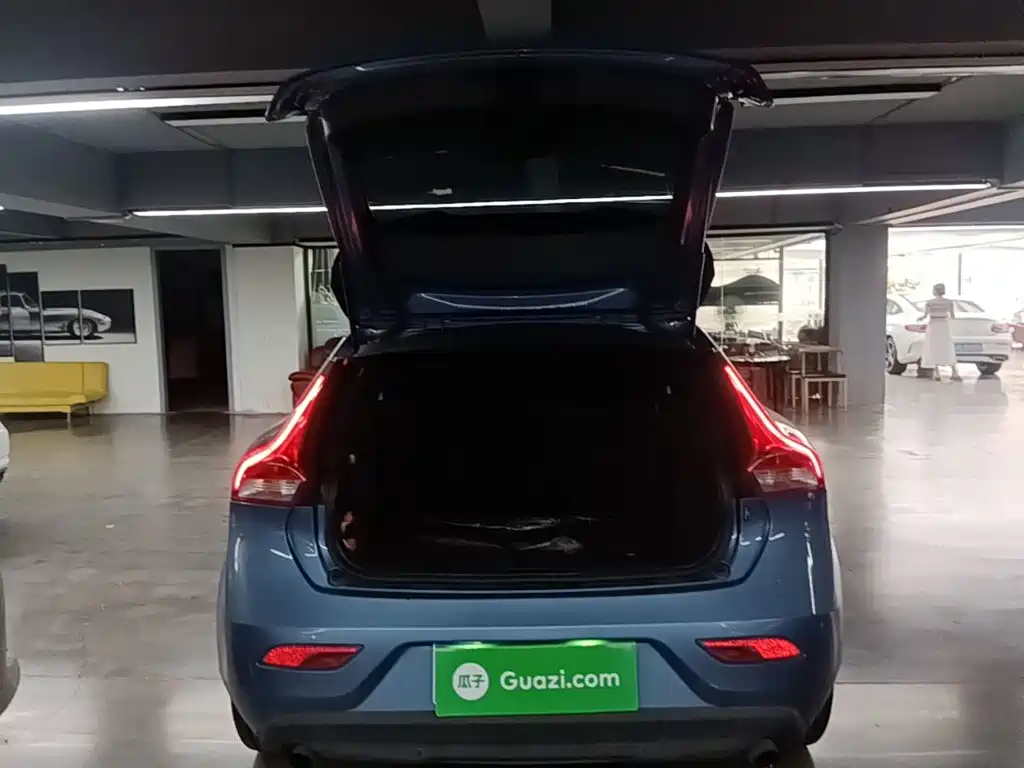 Volvo V40 2016 — фото 19