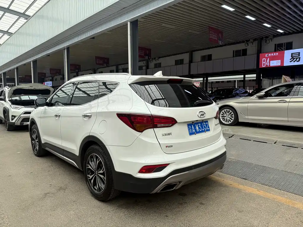 Hyundai Santa Fe 2018 — фото 21