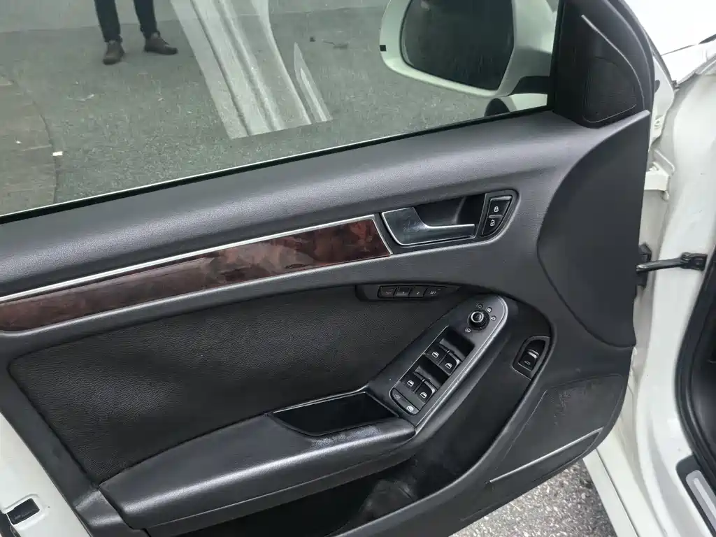 Audi A4L 2011