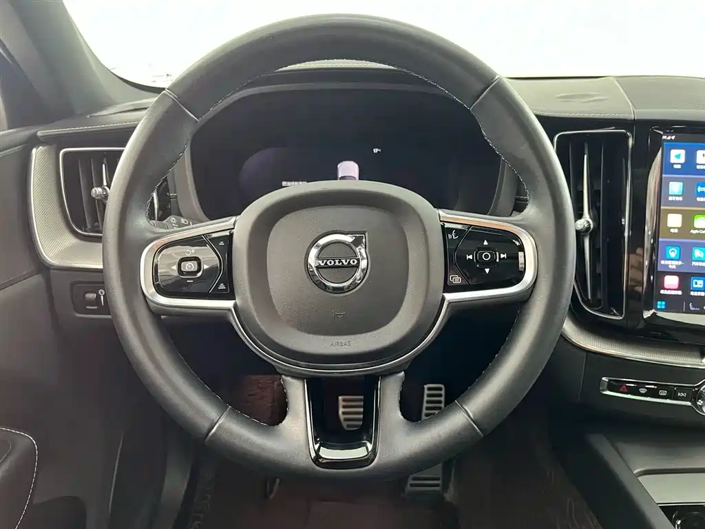 Volvo XC60 2022 — фото 8