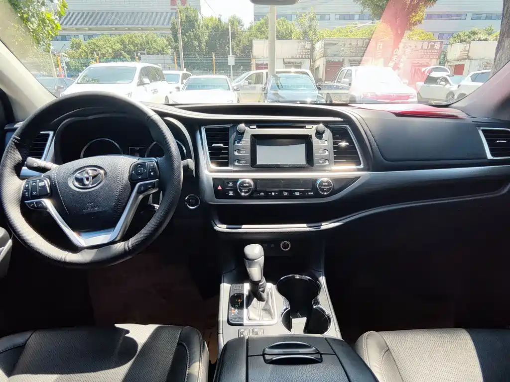 Toyota Highlander 2018 — фото 15