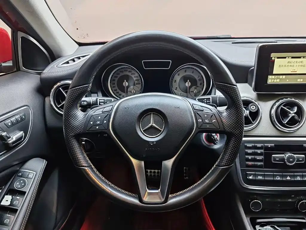 Mercedes-Benz GLA 2016 — фото 12