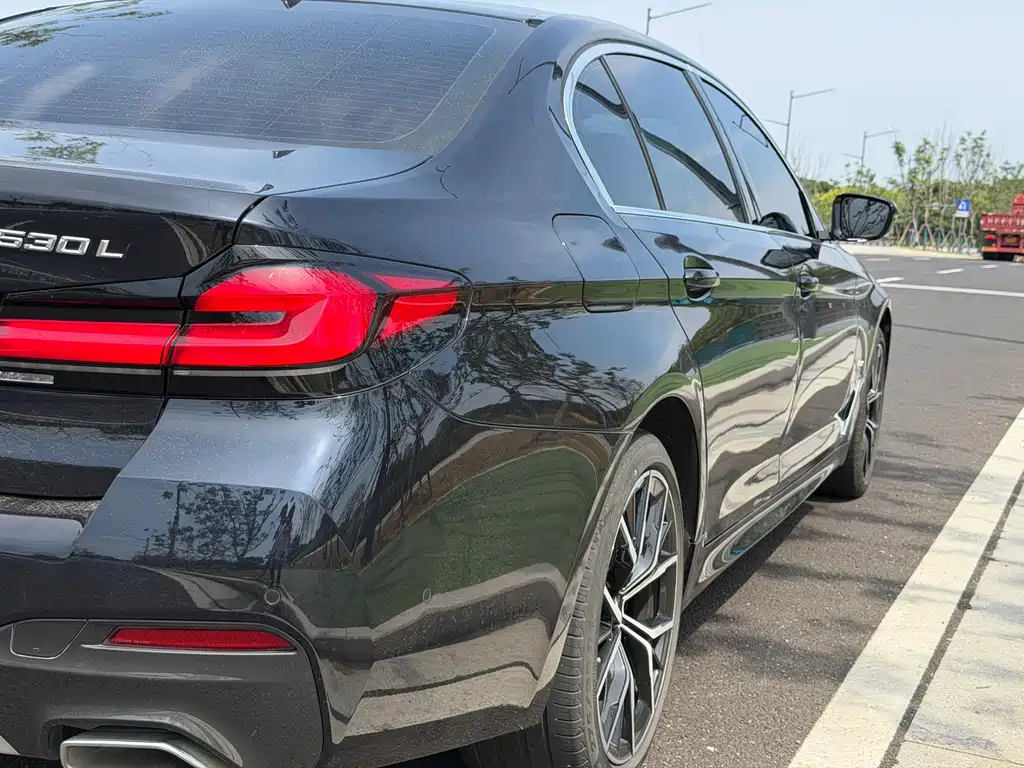 BMW 5 Series 2022 — фото 14