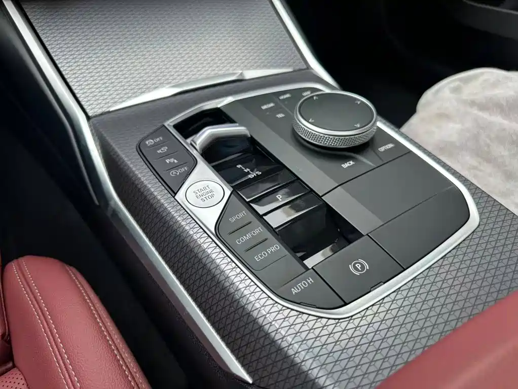 BMW 3 Series 2025 — фото 18