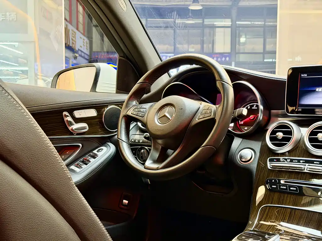Mercedes-Benz GLC 2018 — фото 14