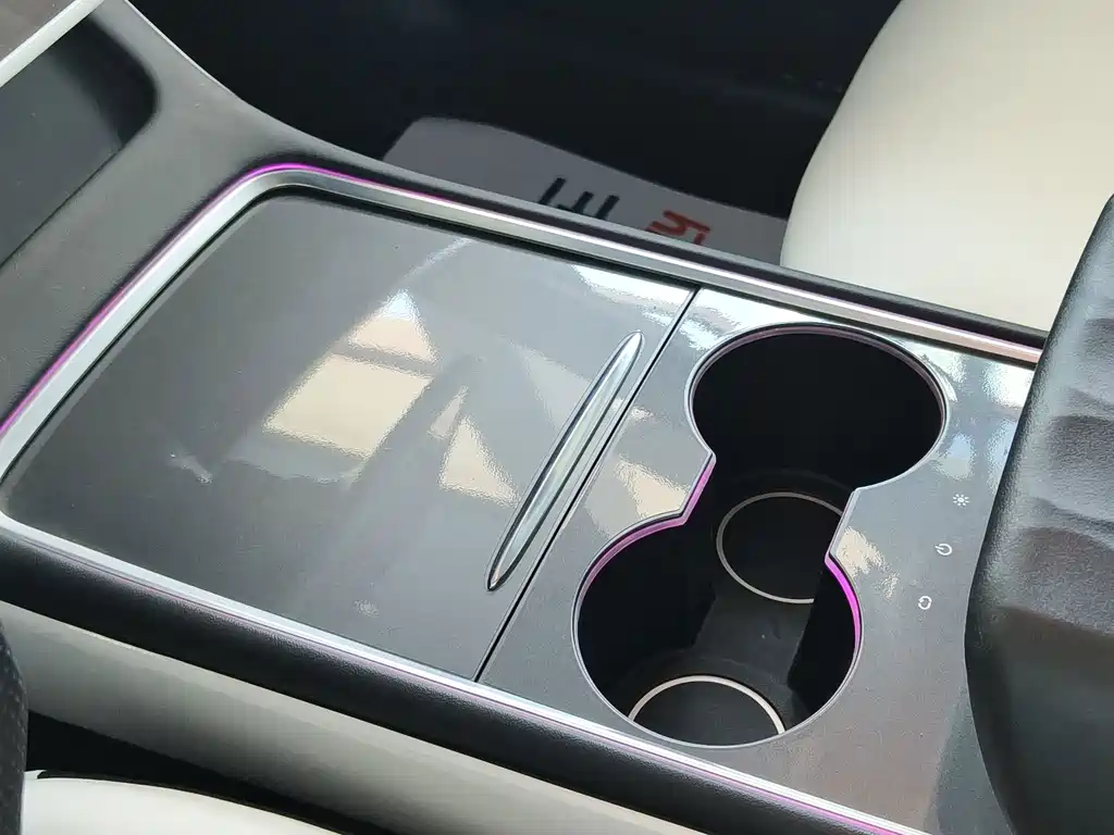 Tesla Model Y 2022 — фото 12