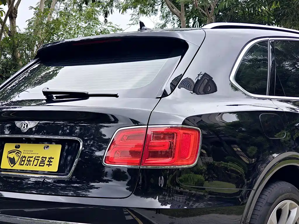 Bentley Bentayga 2018 — фото 29