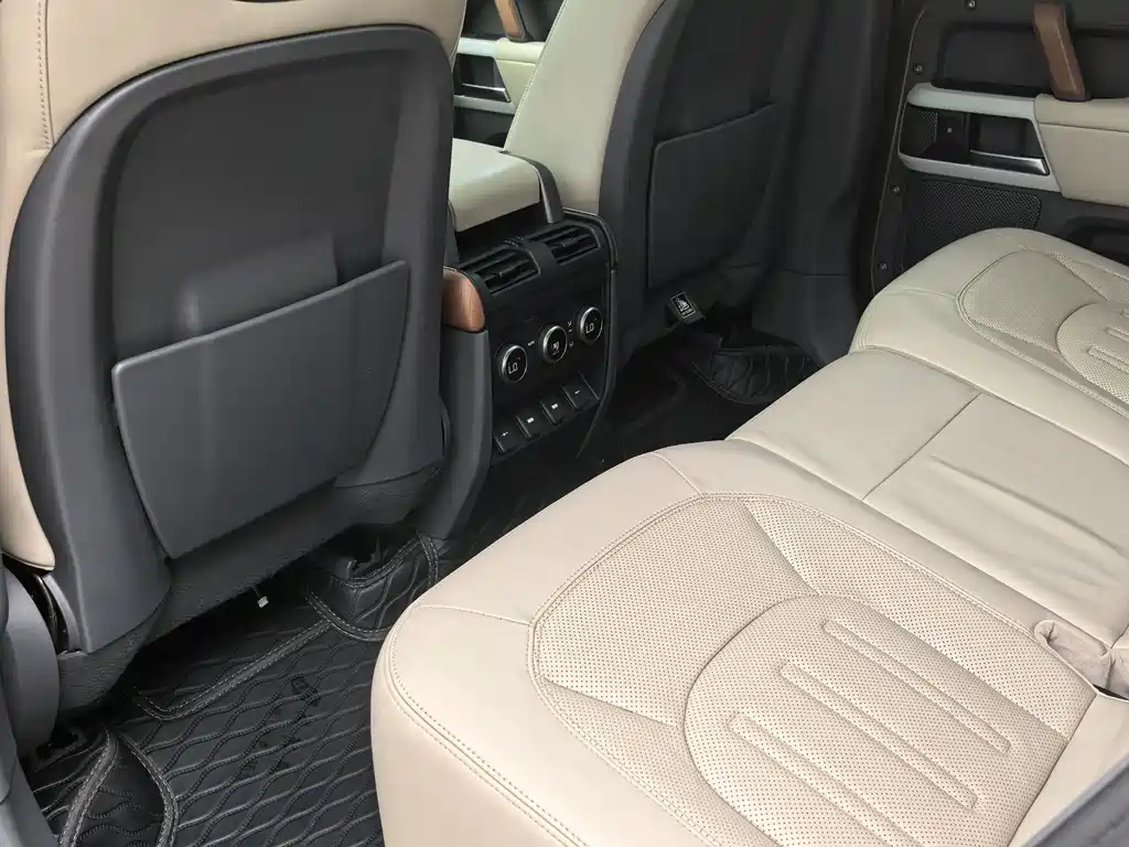 Land Rover Defender 2020 — фото 15