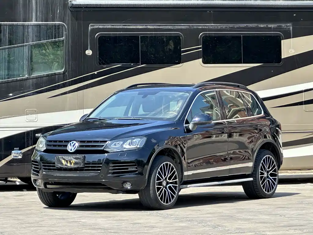 Volkswagen Touareg 2012 — фото 1