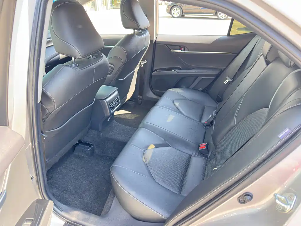 Toyota Camry 2022 — фото 13