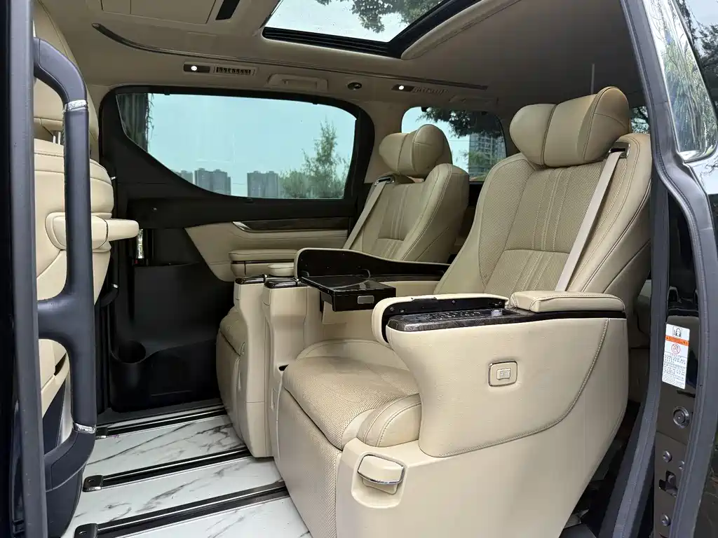 Toyota Alphard 2018 — фото 8