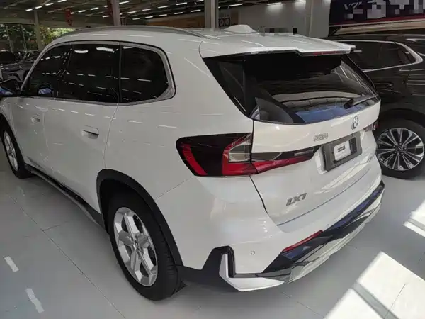 BMW iX1 2025