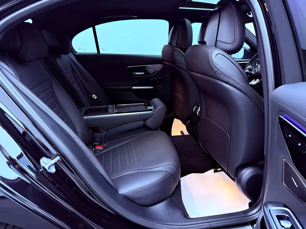 Mercedes-Benz C-Class 2023 — фото 23