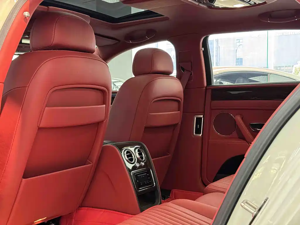 Bentley Flying Spur 2018 — фото 14