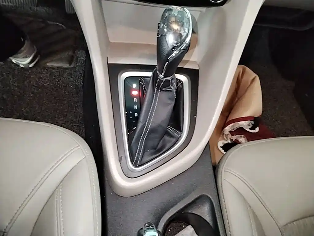 Buick Excelle 2017 — фото 14
