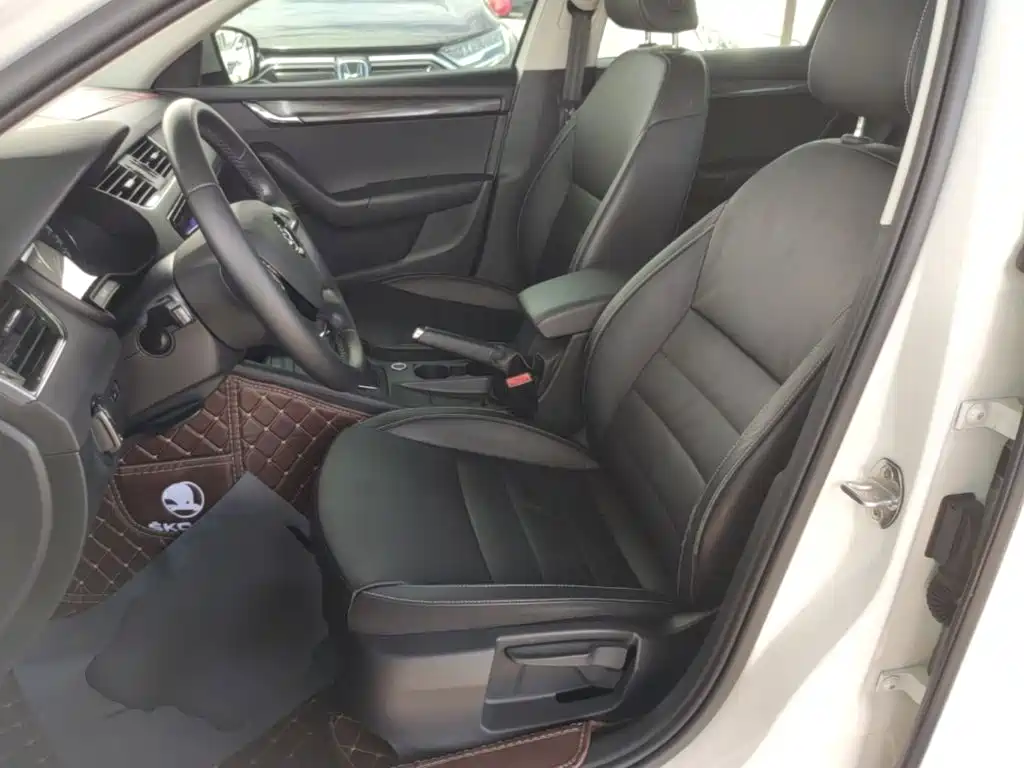 Skoda Octavia 2015 — фото 15