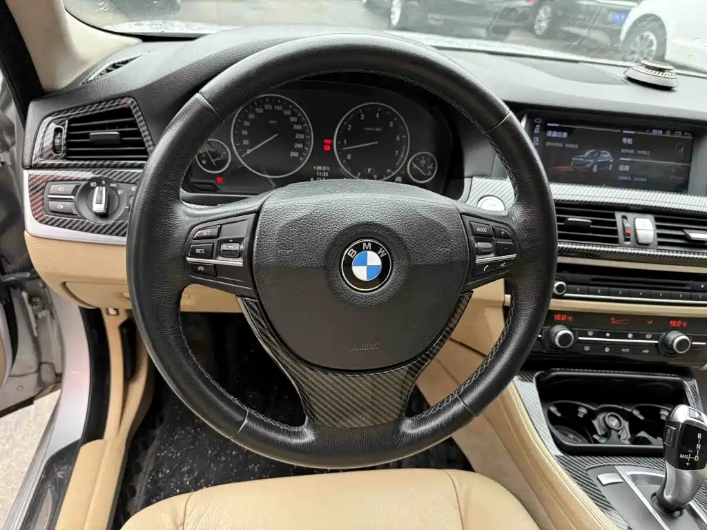 BMW 5 Series 2011 — фото 8