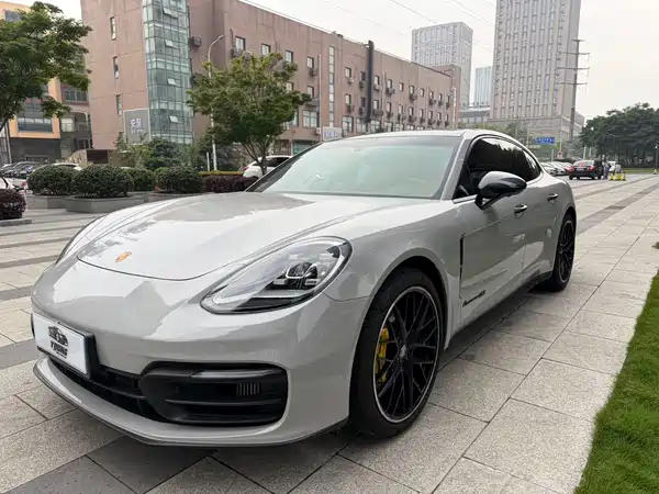 Porsche Panamera 2023