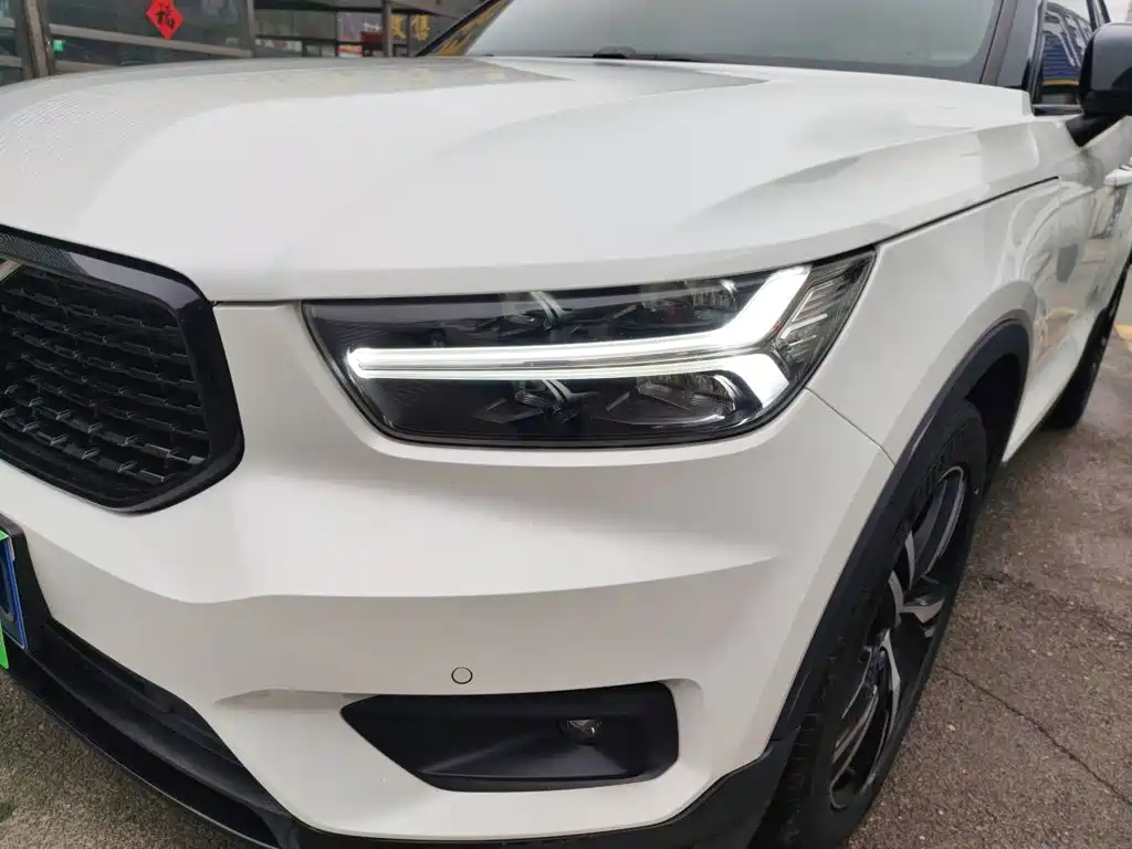 Volvo XC40 2020 — фото 18