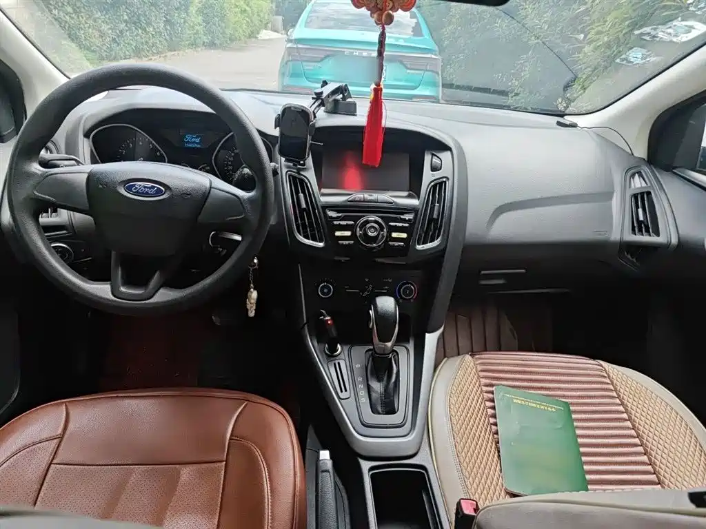 Ford Focus 2015 — фото 10
