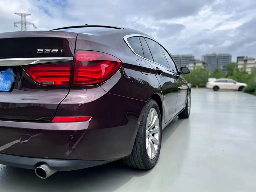 BMW 5 Series GT 2012 — фото 8