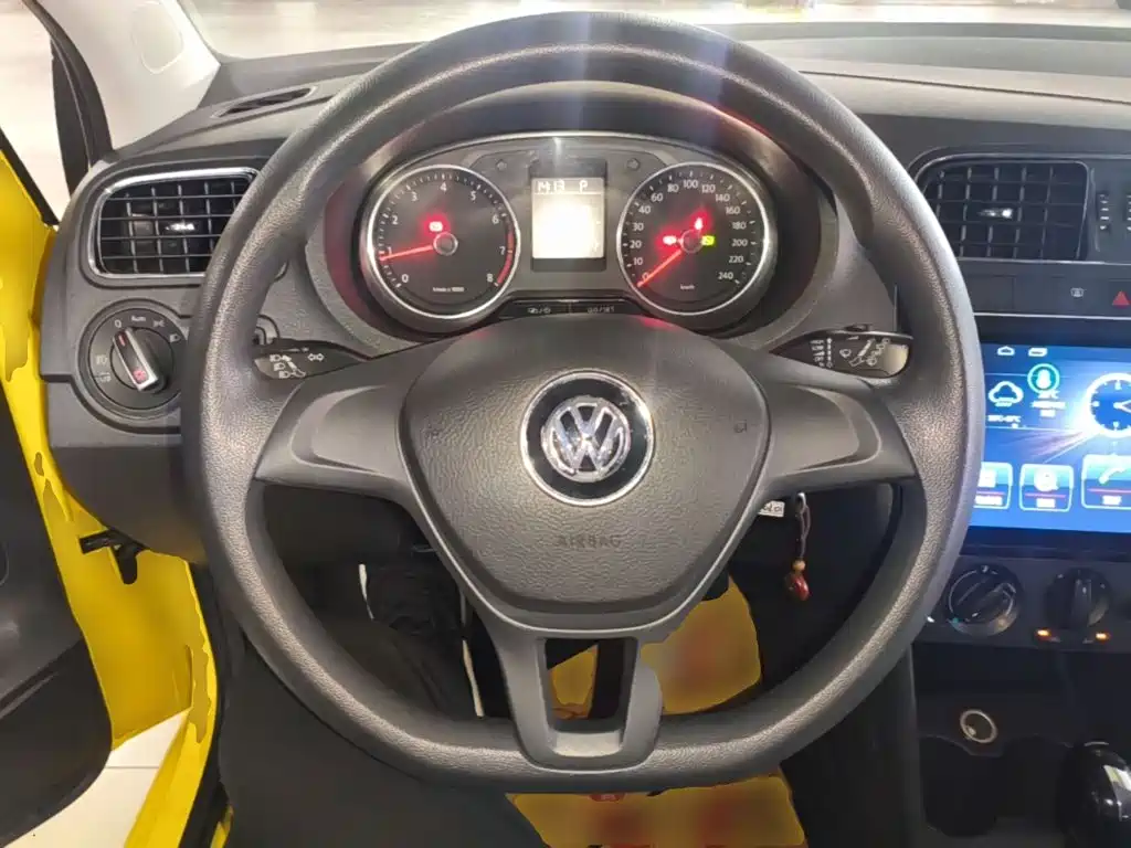 Volkswagen Polo 2015 — фото 11