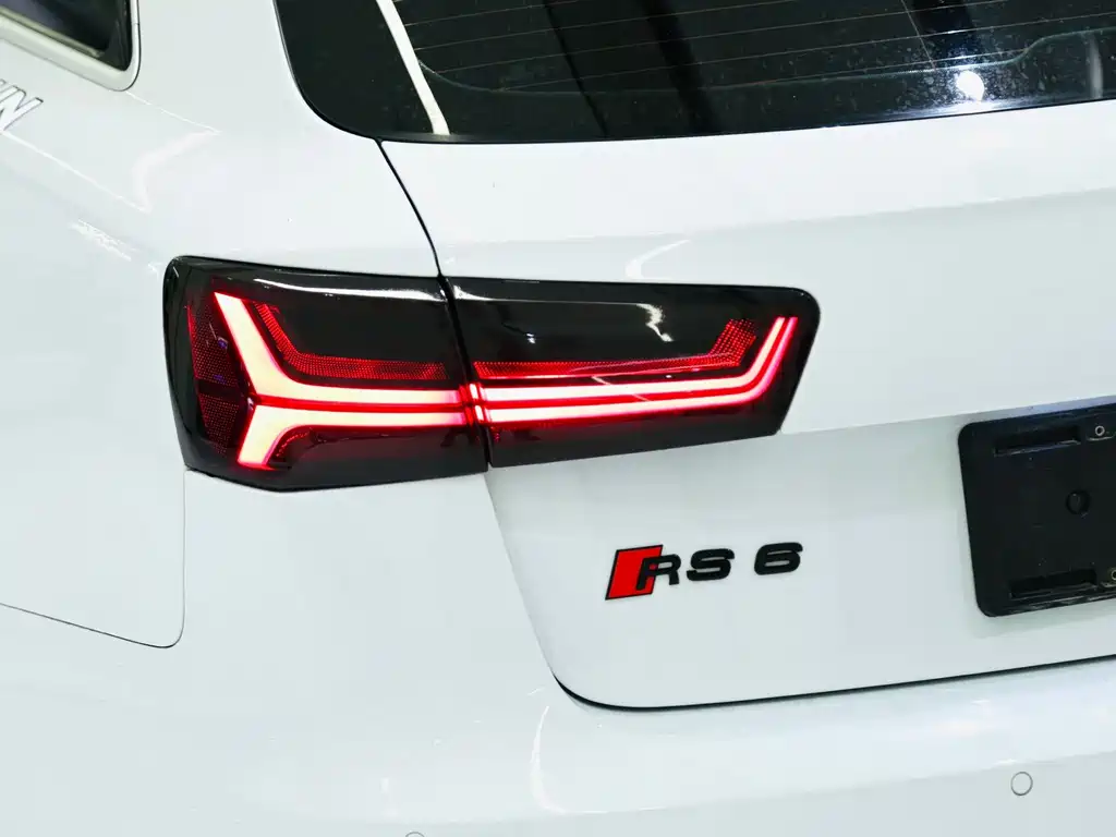 Audi RS 6 2017 — фото 19