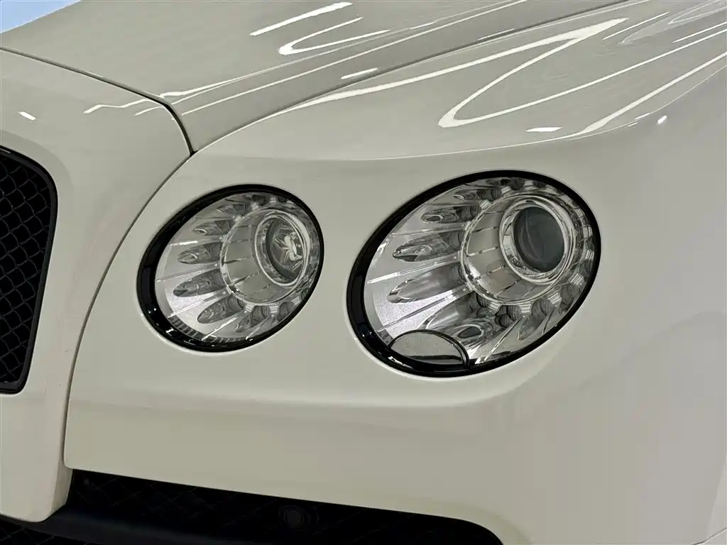 Bentley Flying Spur 2018 — фото 8