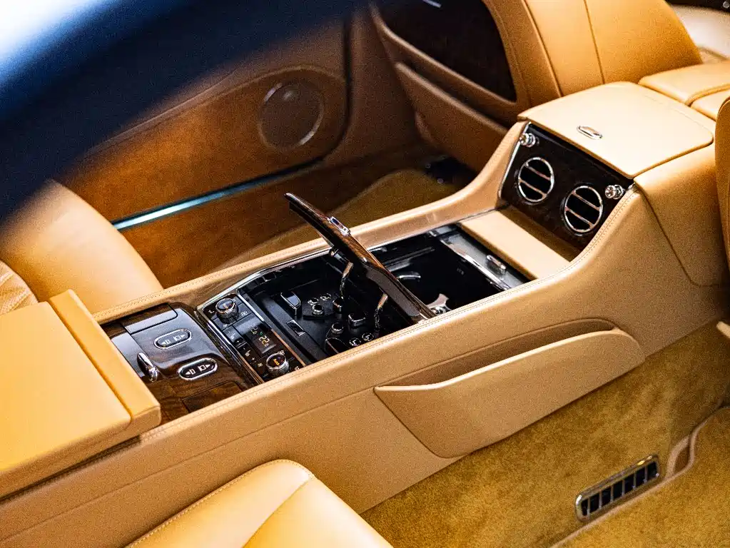 Bentley Mulsanne 2017 — фото 20
