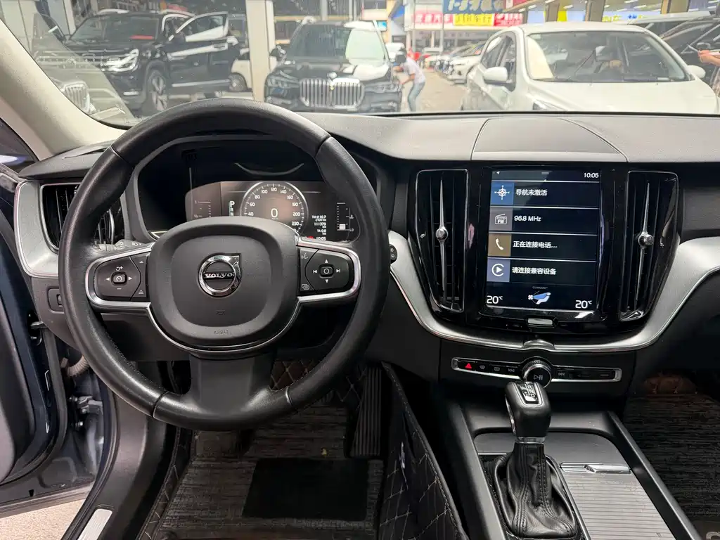 Volvo XC60 2019 — фото 12