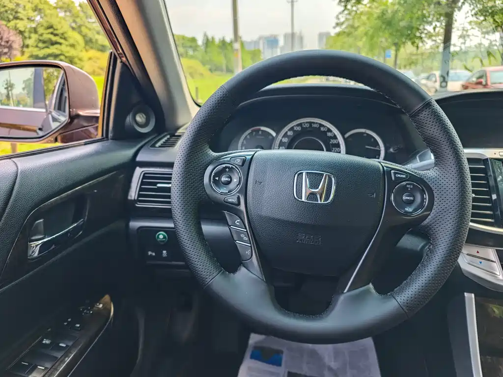 Honda Accord 2016 — фото 18