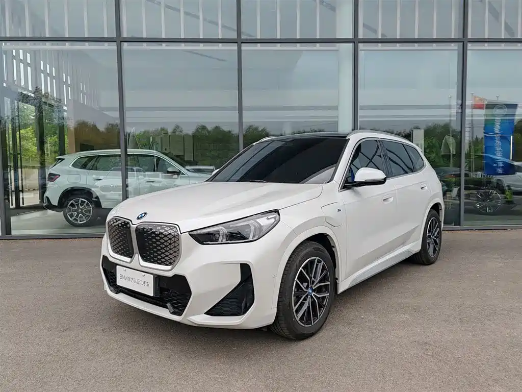 BMW iX1 2025