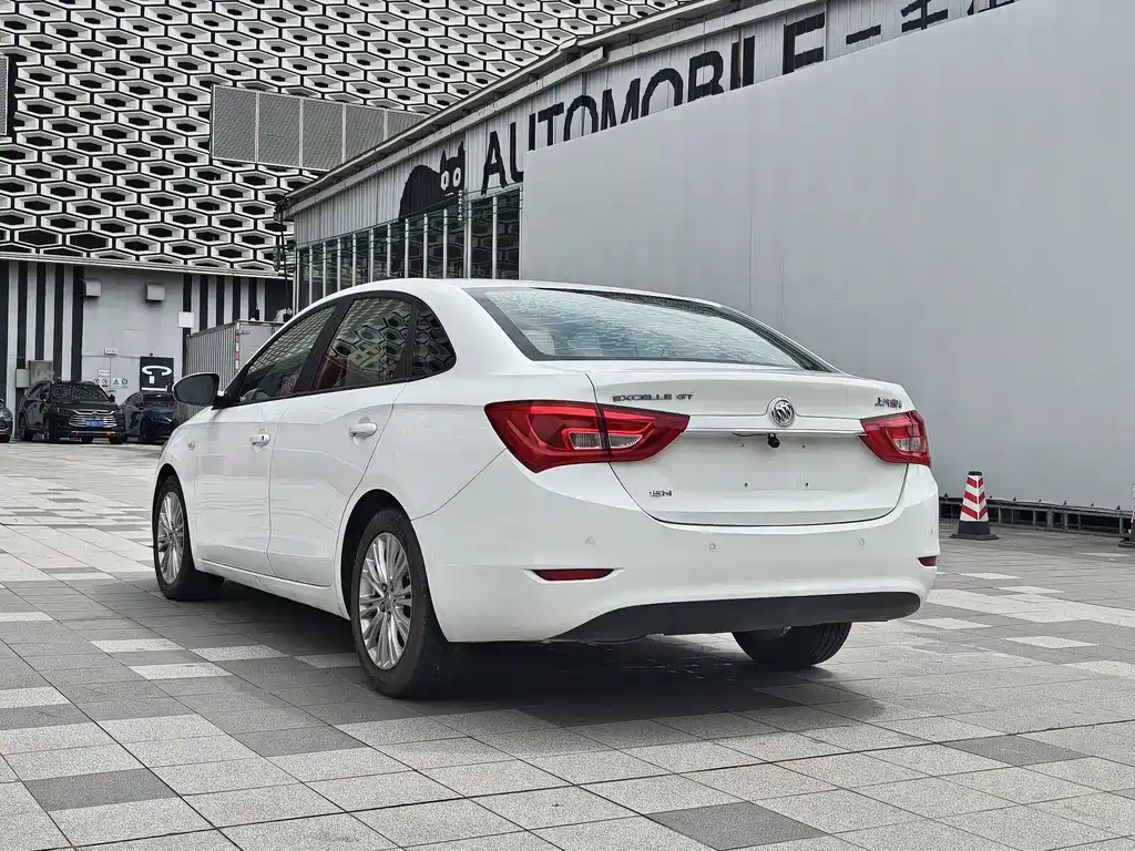 Buick Excelle 2017 — фото 11