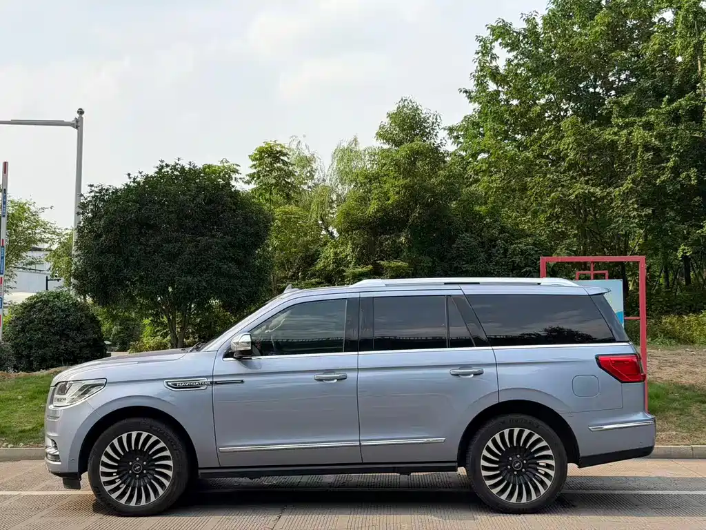 Lincoln Navigator 2020 — фото 3