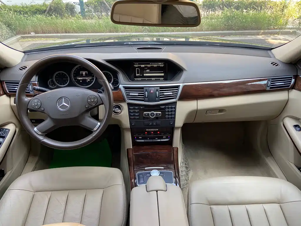 Mercedes-Benz E-Class 2013 — фото 11