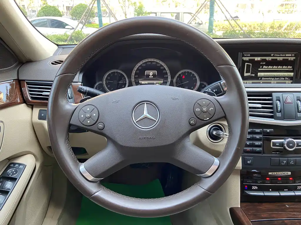 Mercedes-Benz E-Class 2013 — фото 12