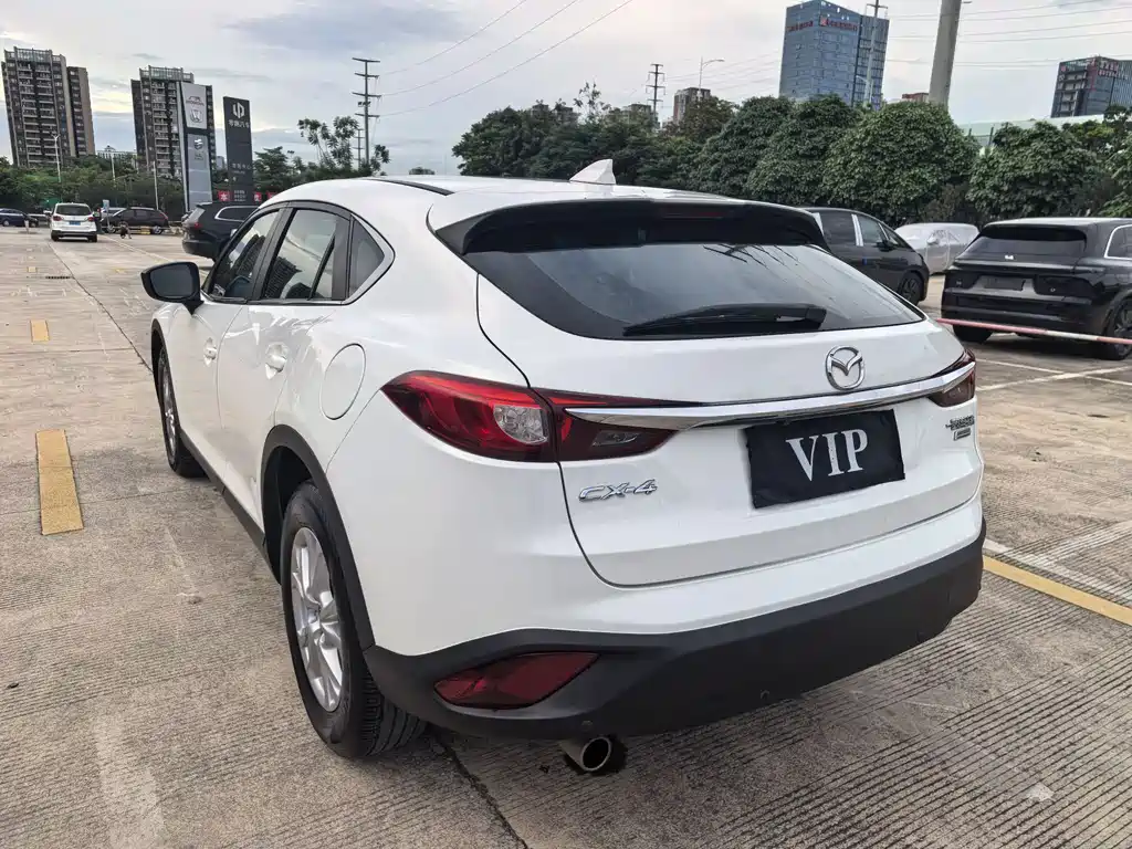 Mazda CX-4 2017 — фото 12
