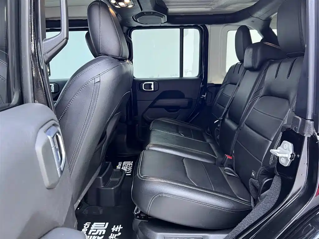 Jeep Wrangler PHEV 2023 — фото 17