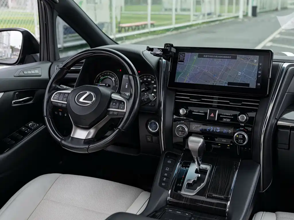 Lexus LM 2022 — фото 11