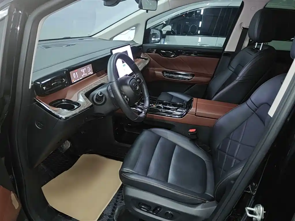 GAC Motor E8 PHEV 2025 — фото 11