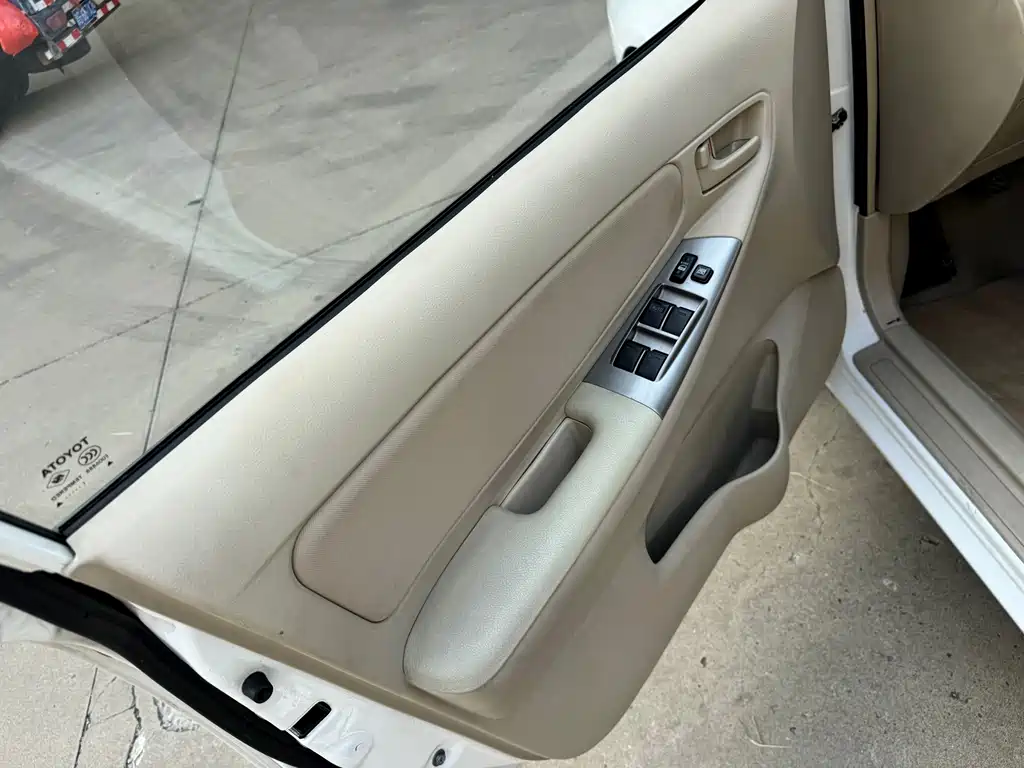 Toyota Corolla 2015 — фото 12