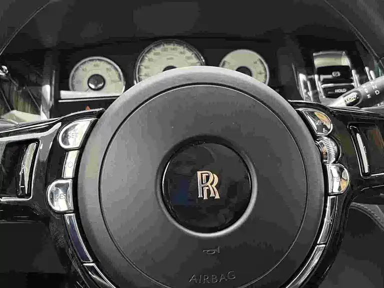 Rolls-Royce Phantom 2018 — фото 19