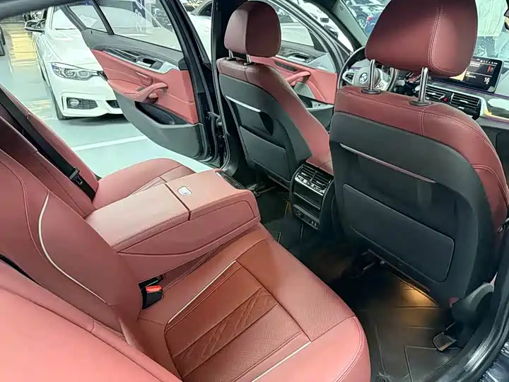 BMW 5 Series 2021 — фото 16