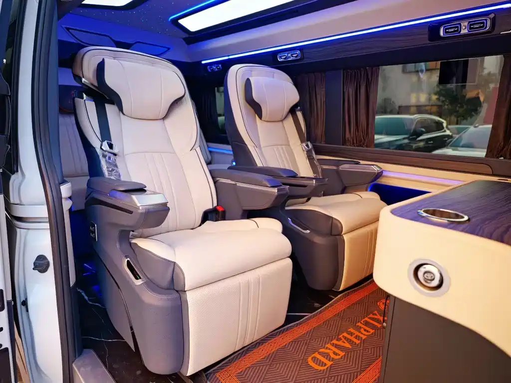 Toyota Hiace 2025 — фото 4