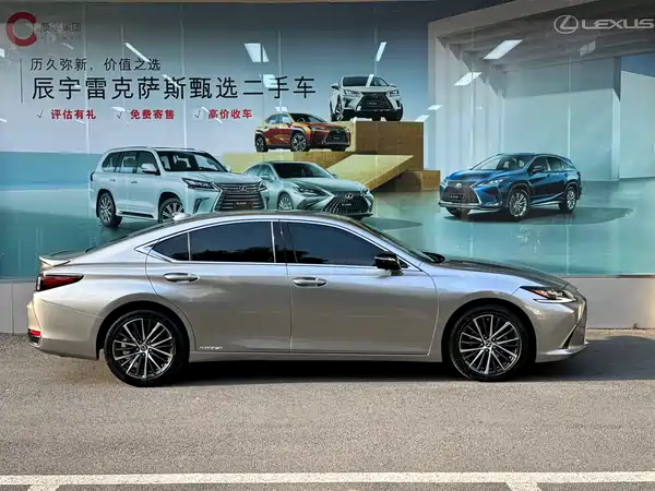Lexus ES 2021