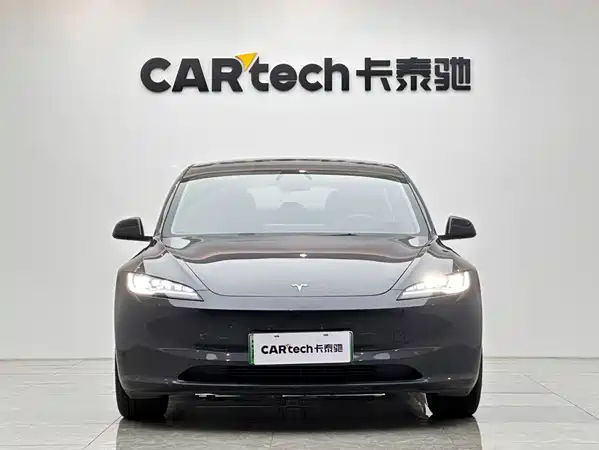 Tesla Model 3 2024