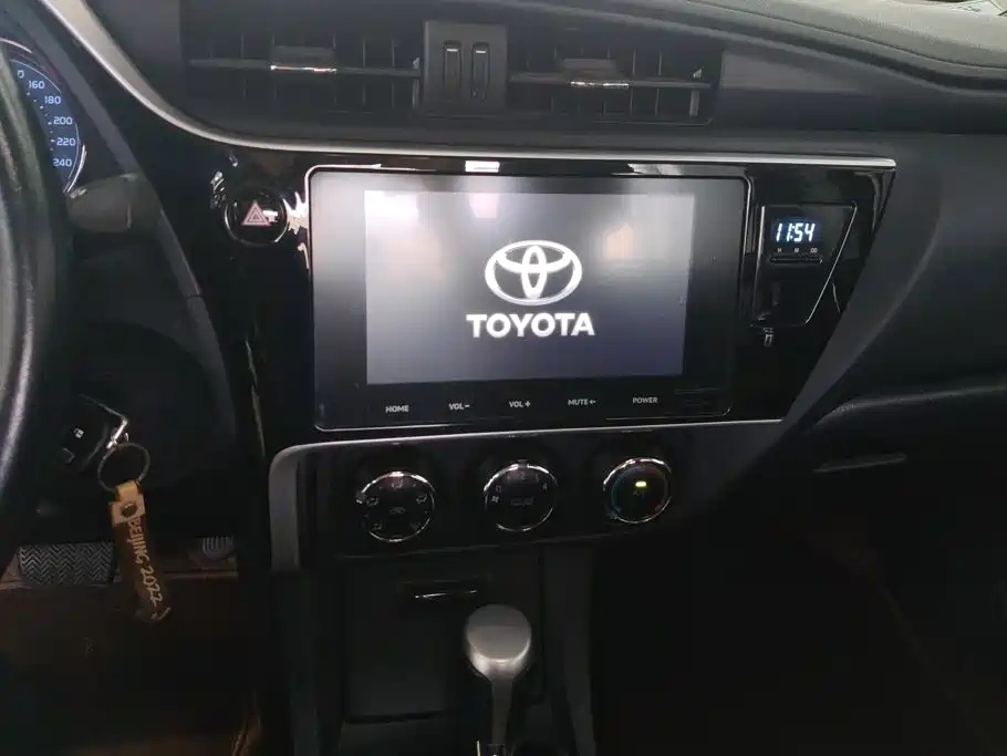Toyota Corolla 2018 — фото 13