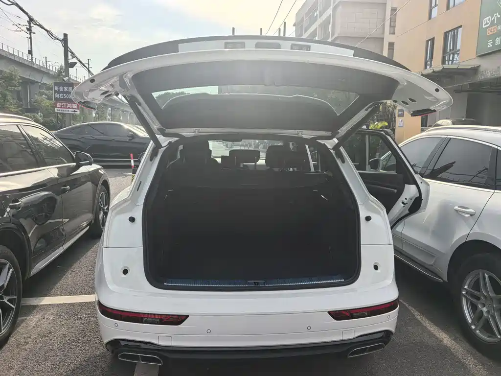 Audi Q5L 2023 — фото 14