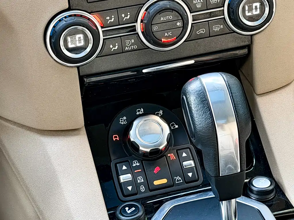 Land Rover Discovery 2011 — фото 10