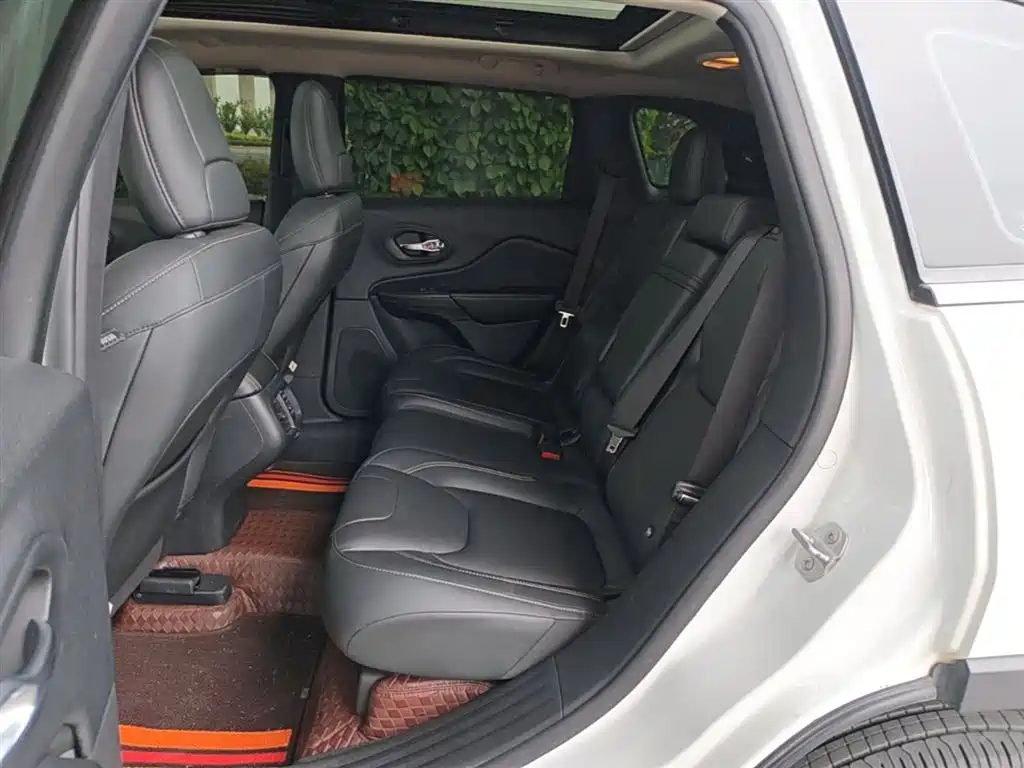 Jeep Cherokee 2018 — фото 17
